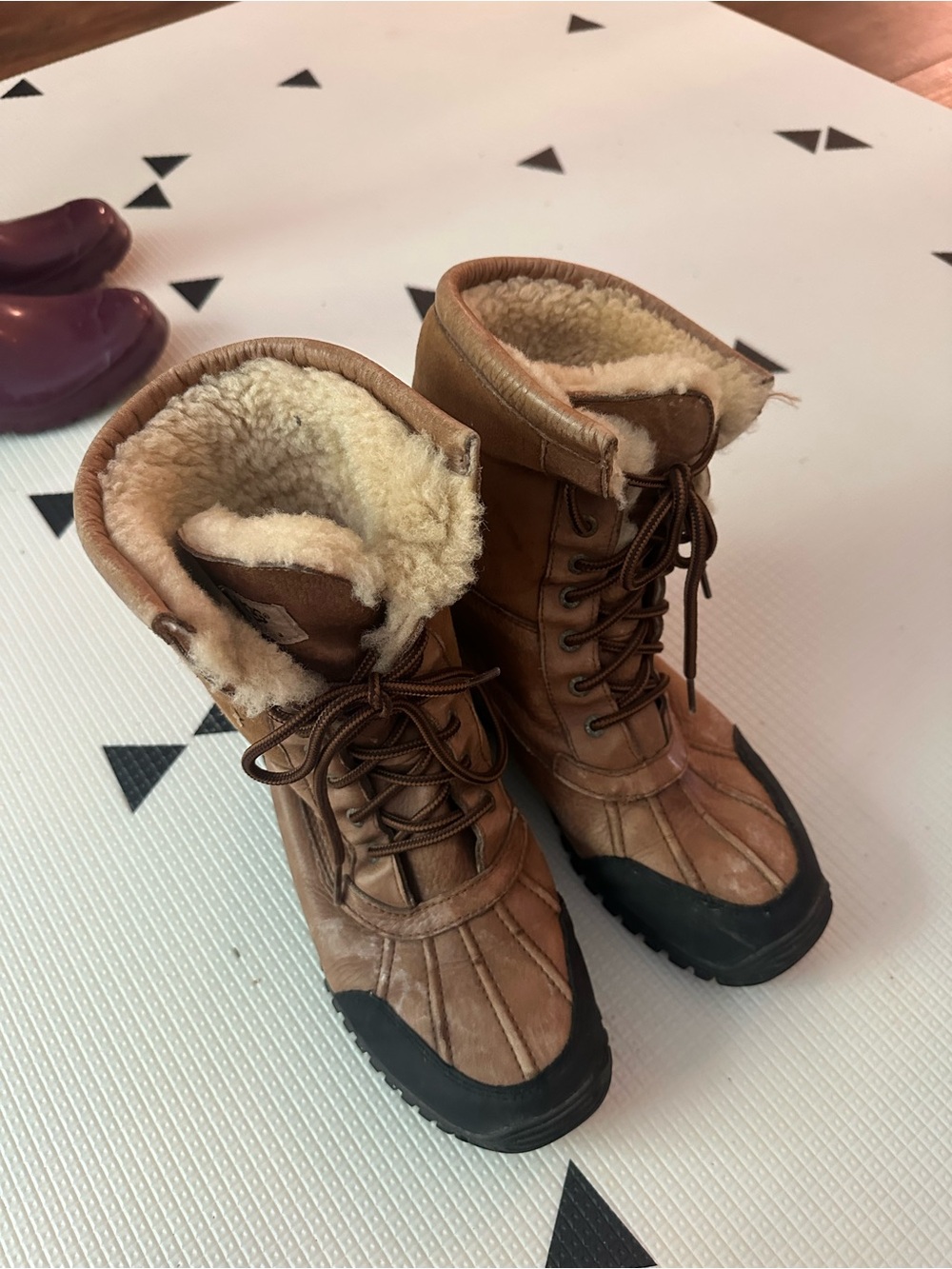 UGG OG Adirondack Size 9